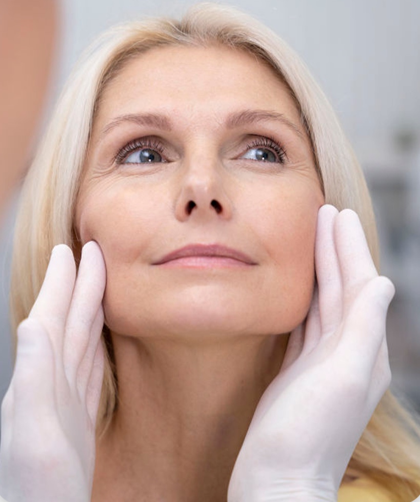 Aplicação de botox e bioestimulador de colágeno